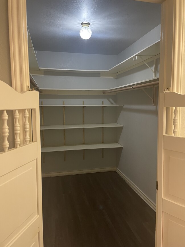 Building Photo - 1801 Woodstone Dr