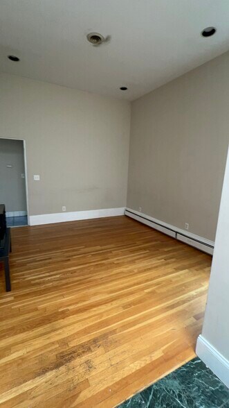 Building Photo - 1000 Memorial Dr