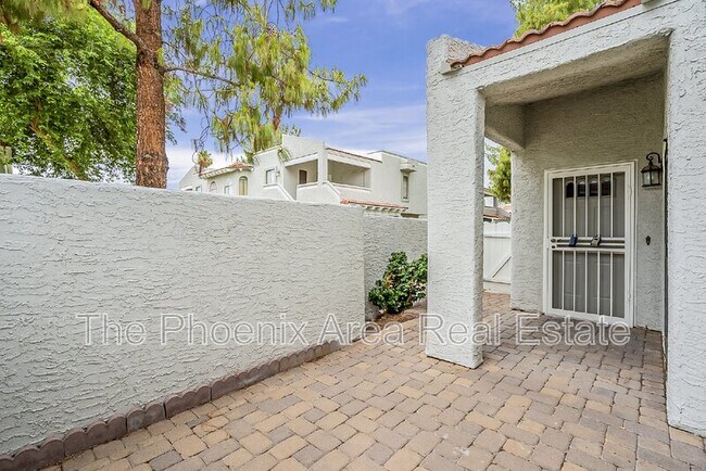 Building Photo - 850 S River Dr