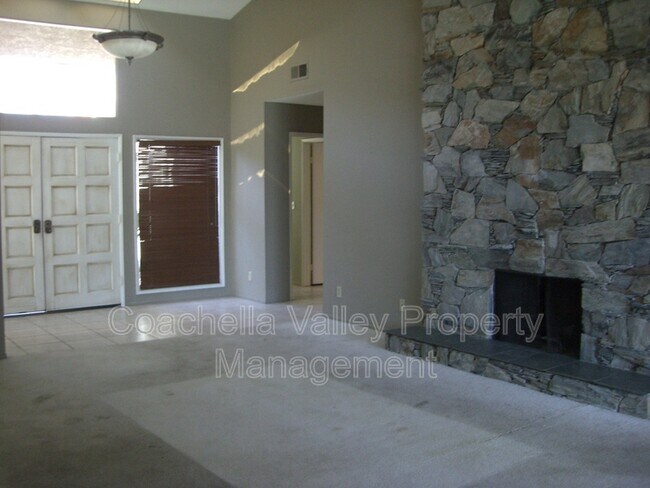 Building Photo - 36532 Vía Abeja