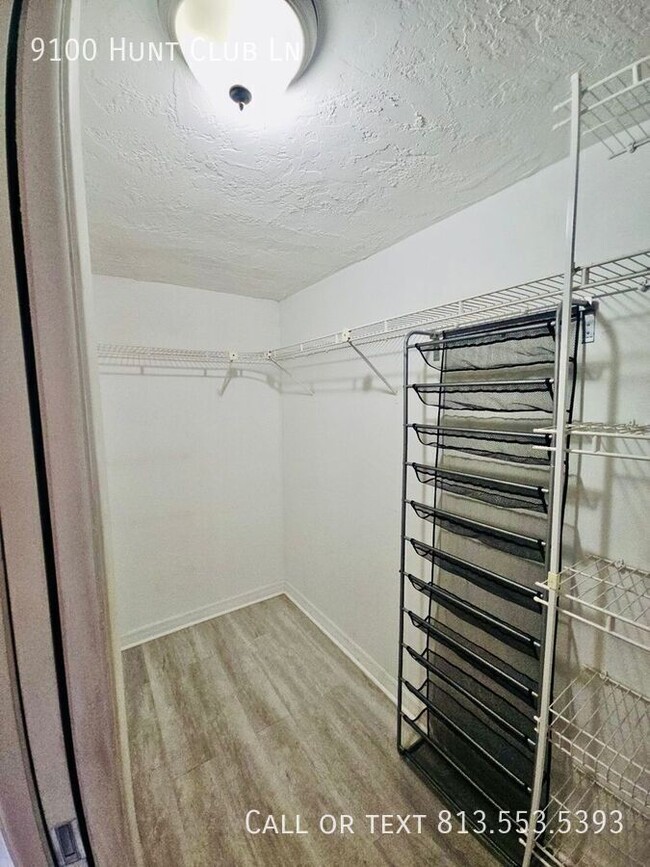 Building Photo - 9100 Hunt Club Ln