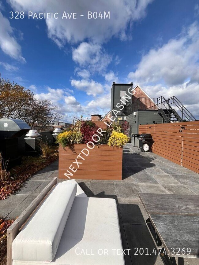 Building Photo - 328 Pacific Ave