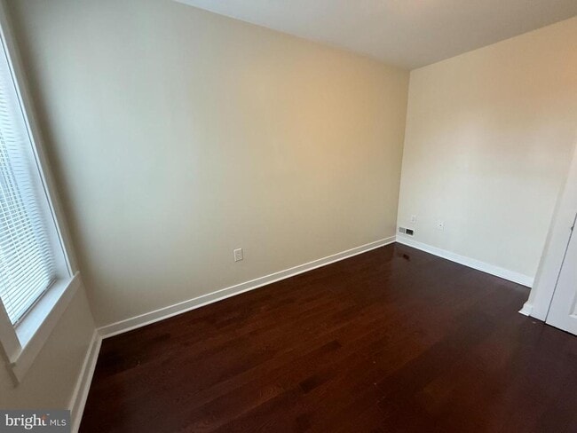 Building Photo - 1249 W College Ave