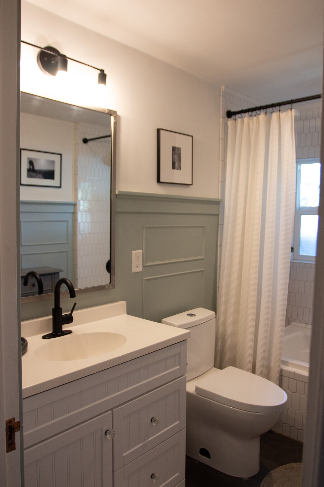 Building Photo - 170 N Arnaz St