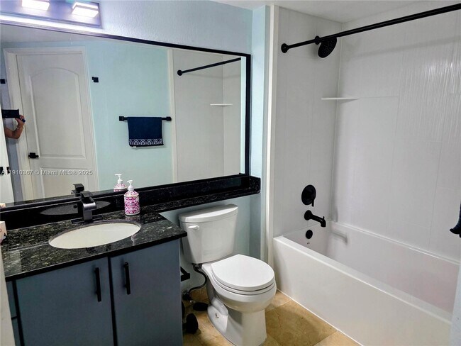 Building Photo - 1625 Kennedy Cswy