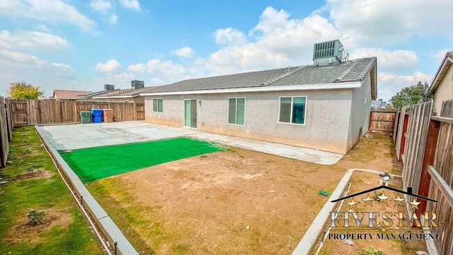 Building Photo - 5509 Baja Dr