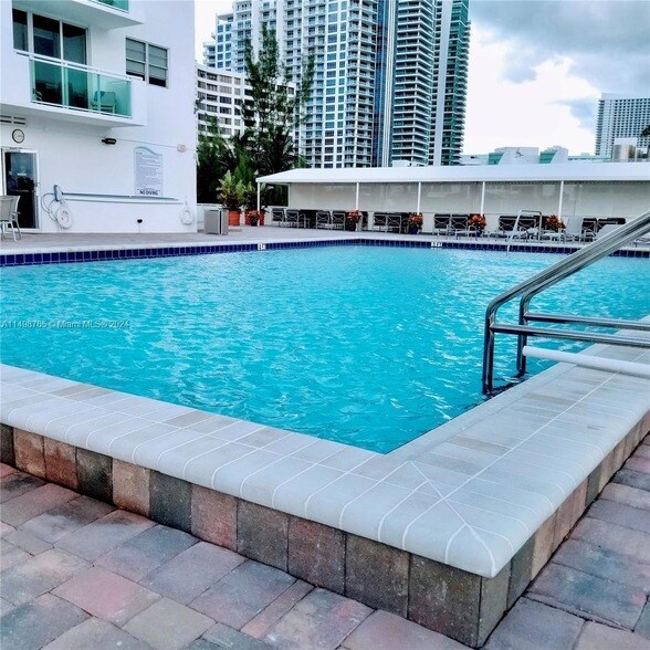 Building Photo - 3000 S Ocean Drive Unit 510