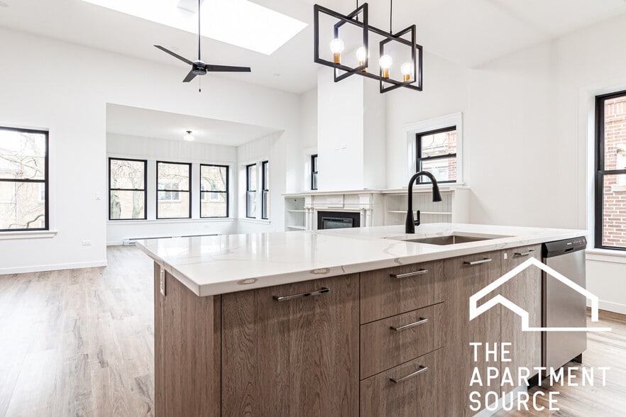 Building Photo - 1428 W Jonquil Ter