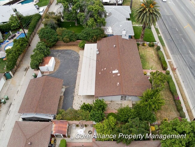 Building Photo - 10019 Balboa Blvd