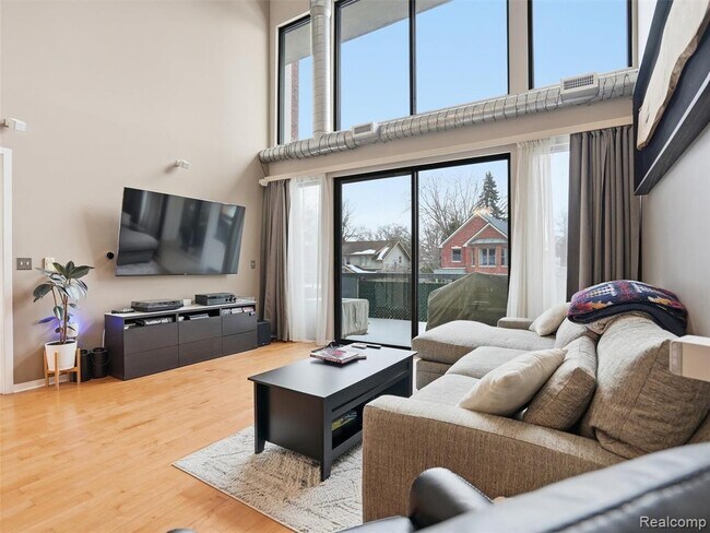 Building Photo - 610 S Troy St