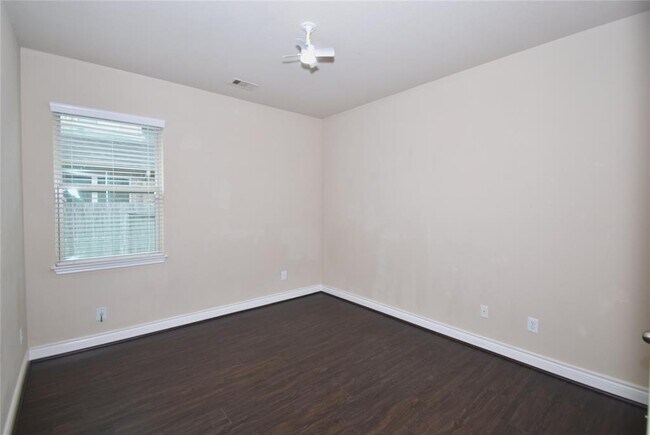 Building Photo - 5623 S Denham Ridge Ln