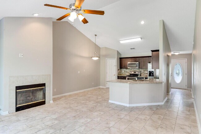 Building Photo - "Spacious 3-Bedroom Home with 2 Full Baths in the Heart of Palm Coast!"