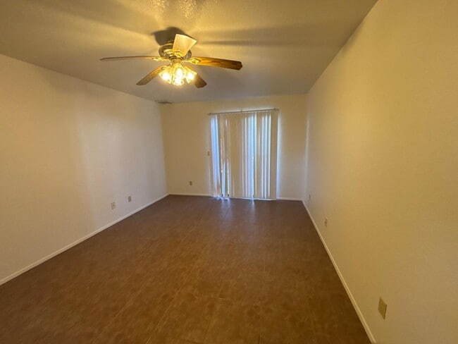 Building Photo - 840 S Main St