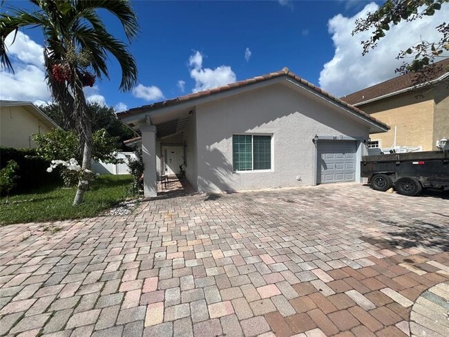Building Photo - 115 SW 34th Ave