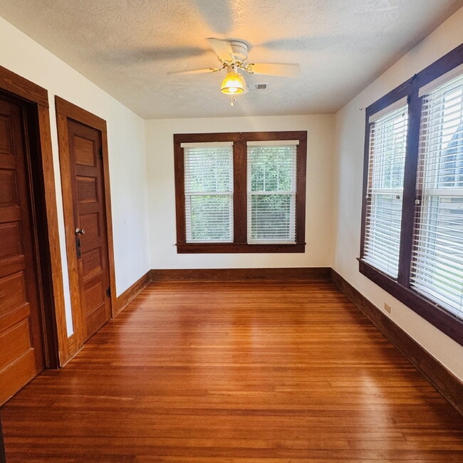 Building Photo - Spacious Single-Family Home in the Heart of Port Neches, TX