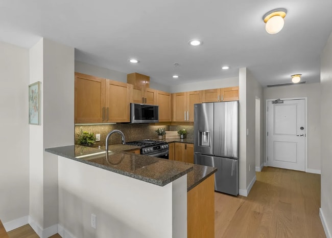 Building Photo - 475 Redwood St