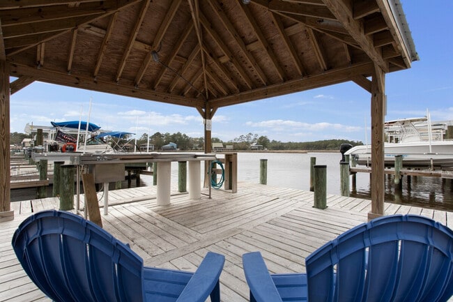 Building Photo - 2421 Beachview Dr