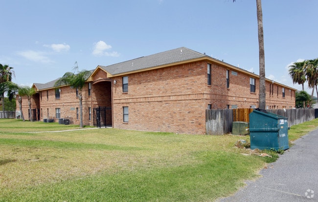 Building Photo - Summit Courtyard Apartments
