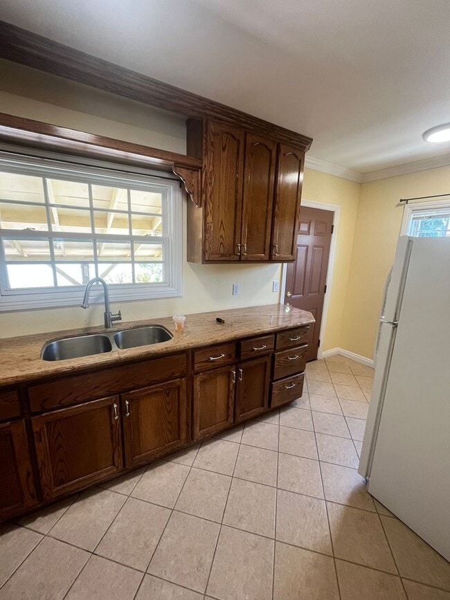 Building Photo - Well-Maintained San Diego Home with Classi...