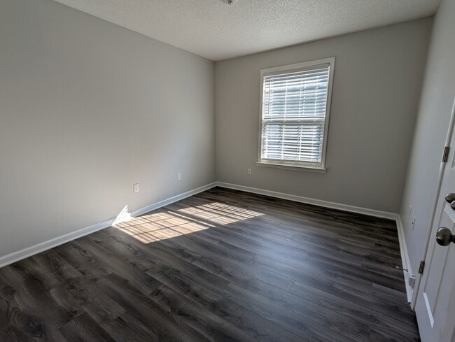 Building Photo - 806 Pelham Square Way