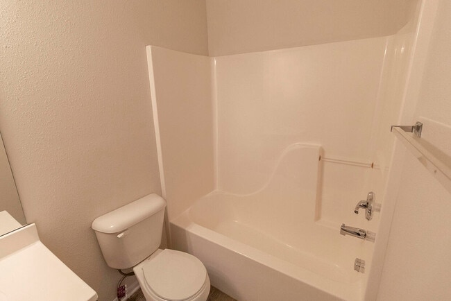 Building Photo - 5000 Derby Ridge Dr