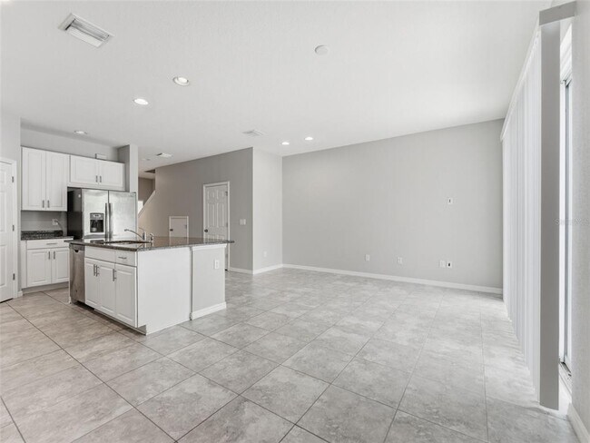 Building Photo - 7052 Grand Elm Dr