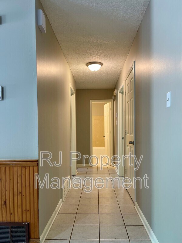 Building Photo - 4592 Tracy Lynn Dr