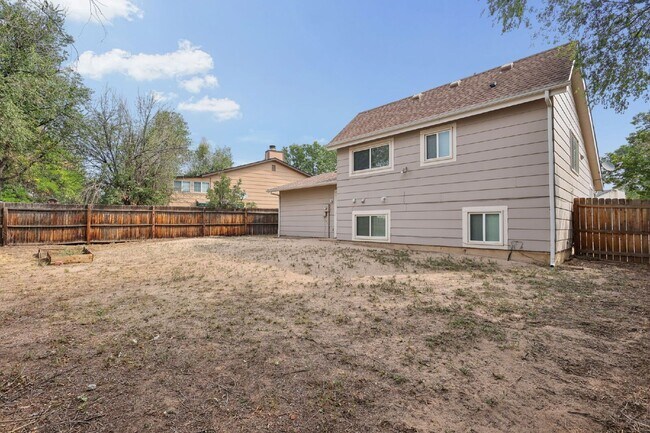 Building Photo - 2390 Middleton Ct