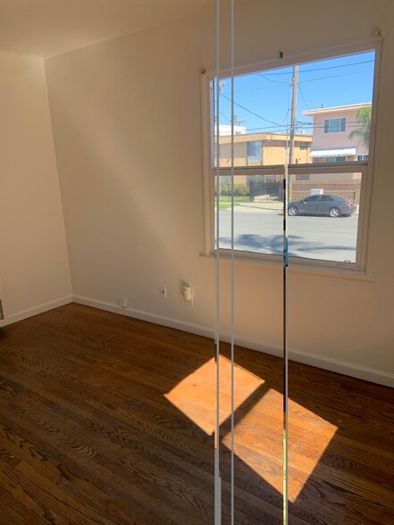 living room - 105 N Cedar Ave