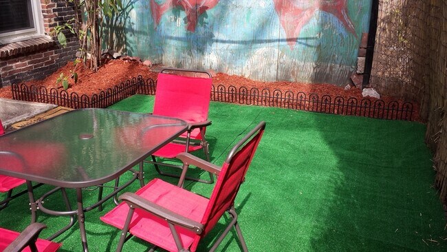 Building Photo - 14 Isabella St