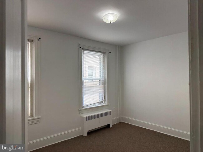 Building Photo - 208 W Gay St