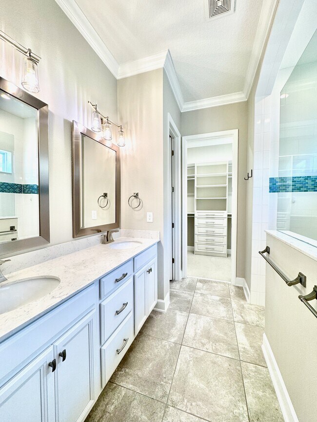 Building Photo - 139 Southern Oak Dr