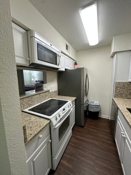 Building Photo - 8523 Hearth Dr