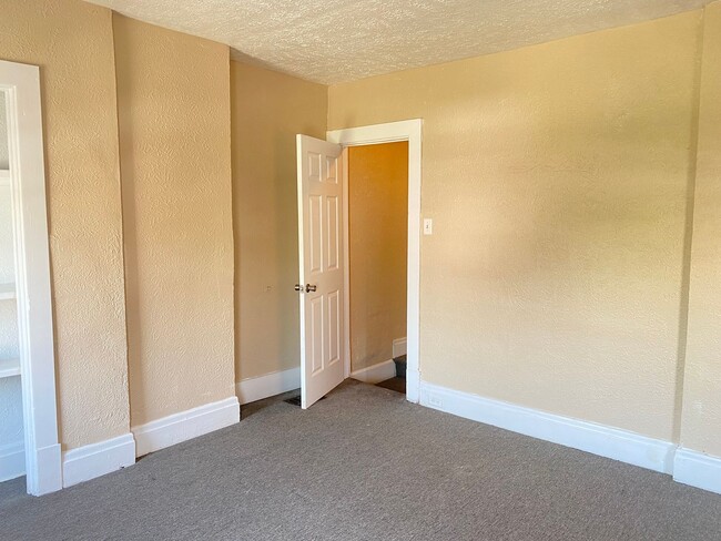 Building Photo - 13th Ave