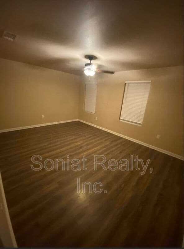 Building Photo - 7202 Salem Dr