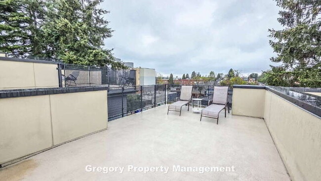 Building Photo - 4425 Meridian Ave N