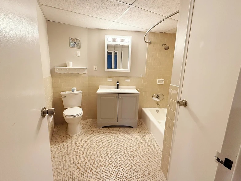 Building Photo - 147 Turner Rd