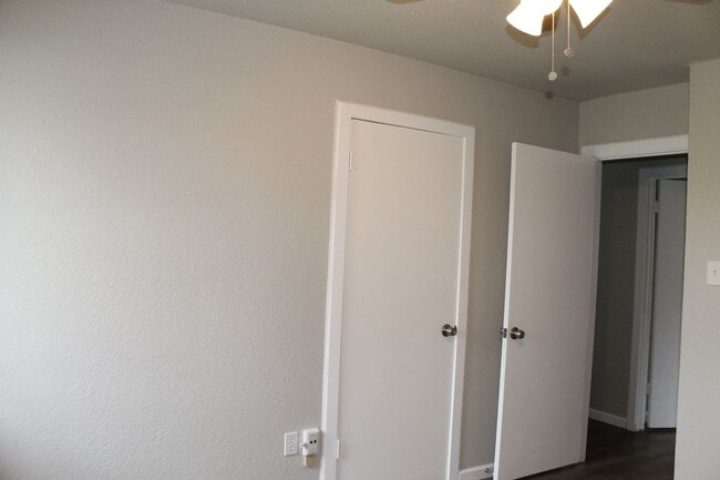 Building Photo - 6409 Macarthur Dr
