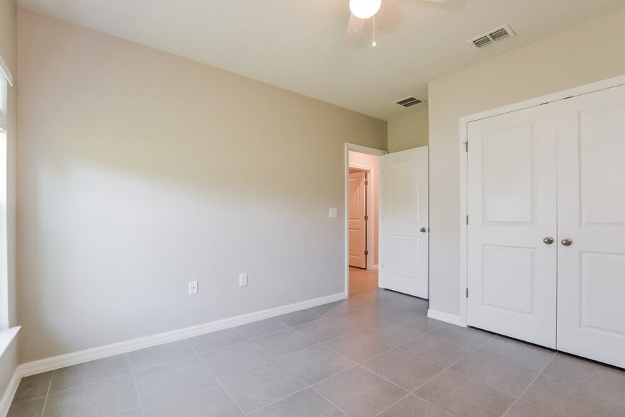 Building Photo - 803 Savona Pl