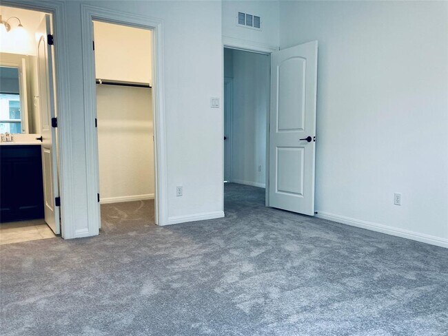 Building Photo - 110 White Aster Ct