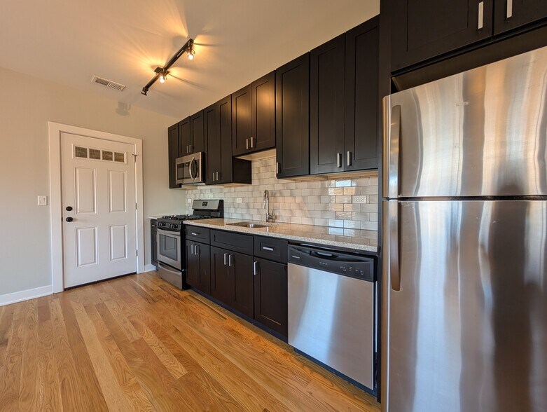 Building Photo - 2203 W Eastwood Ave