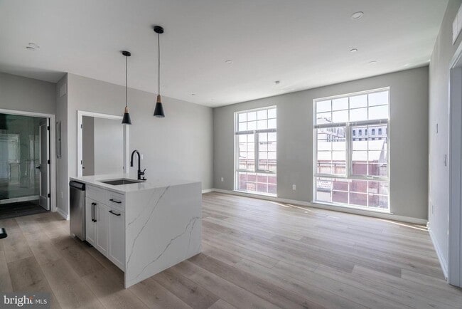 Building Photo - 2401 Washington Ave