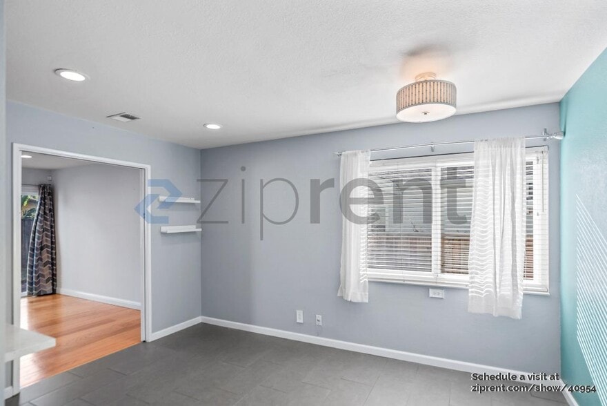 Building Photo - 33125 Basswood Ave