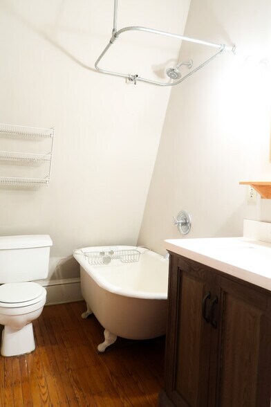 3rd floor bath for 3rd floor turret bedroom - 2319 1st Ave S