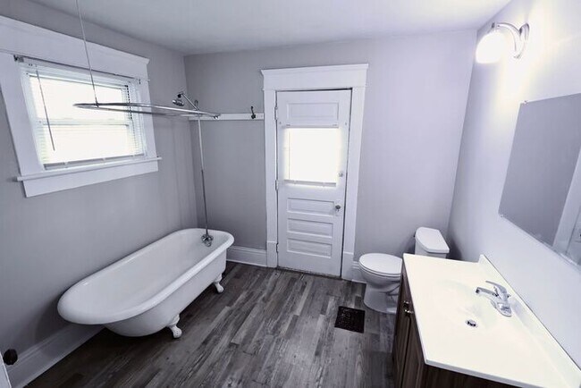 Building Photo - 91 Westwood Ave