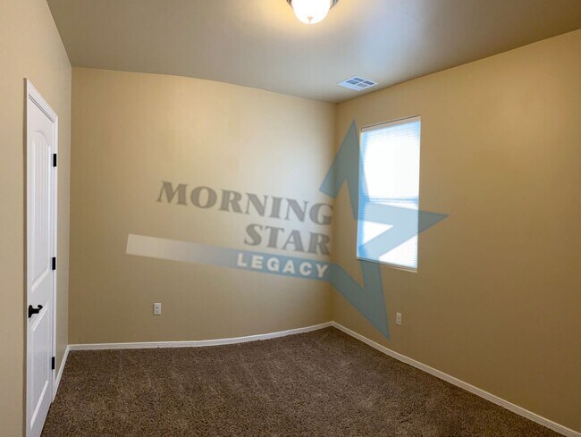 Building Photo - Beautiful 4 bed, 2 bath house move in ready! *military discount offered!