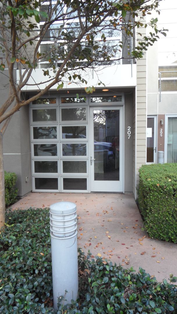 Building Photo - Office Space Living 2 BR 2.5 BA Attached 2 Car Garage