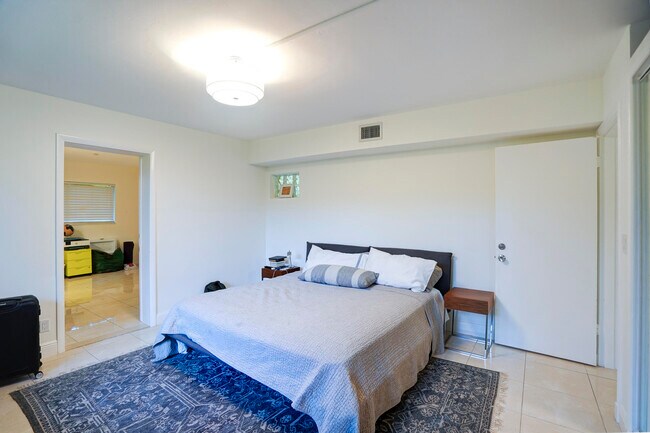 Building Photo - 216 32nd St