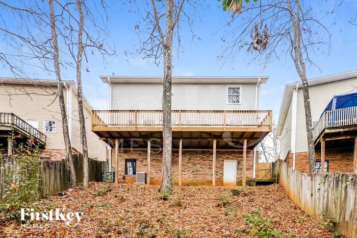 Building Photo - 2215 Williamsburg Dr