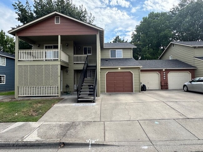 Primary Photo - 3 Bedroom Upstairs Condo with Garage